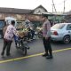 Foto: Proaktif Hampir Setiap Pagi Polsek Ranuyoso Atur Lalu Lintas dan Imbau Pedagang di Pasar Buah Lumajang