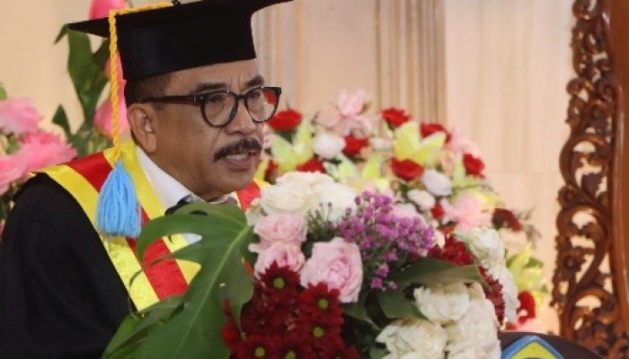 Unitomo Kukuhkan Guru Besar Hukum, Prof. Syahrul Dorong Reformasi Hukum Acara MK