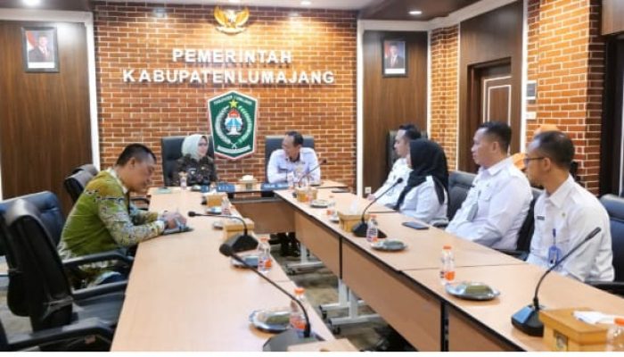 Foto: Audiensi Kepala Kantor Imigrasi Kelas I TPI Jember, Eko Julianto Rachmad, di Ruang Mahameru Kantor Bupati Lumajang