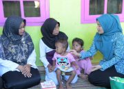 Cegah Tengkes, TP-PKK Sumenep Bagikan Produk Ikan ke Anak-Anak