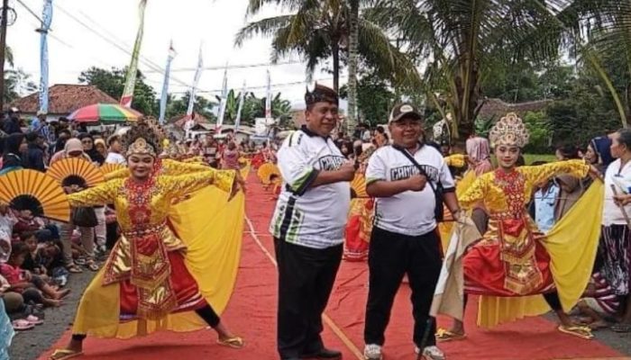 Anggota DPRD Lumajang Dukung Penuh Karnaval Peringatan Sedekah Desa di Candipuro