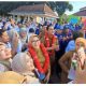 Foto: Bupati Lumajang, Indah Amperawati (Bunda Indah) bersama tenaga Non ASN usai apel besar di Alun-alun