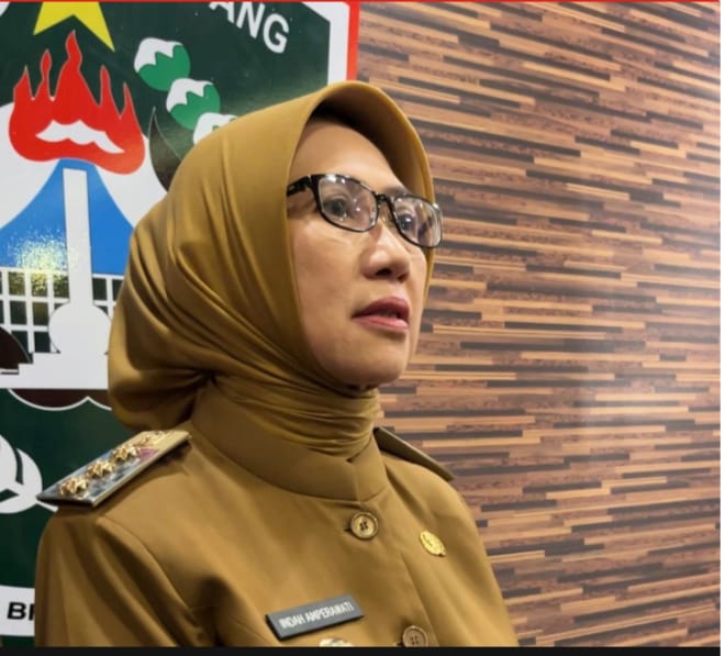 Foto: Bupati Indah Amperawati ultimatum bakal turunkan TNI dan Polri atasi praktik nakal dalam penarikan pajak pasir di Kabupaten Lumajang