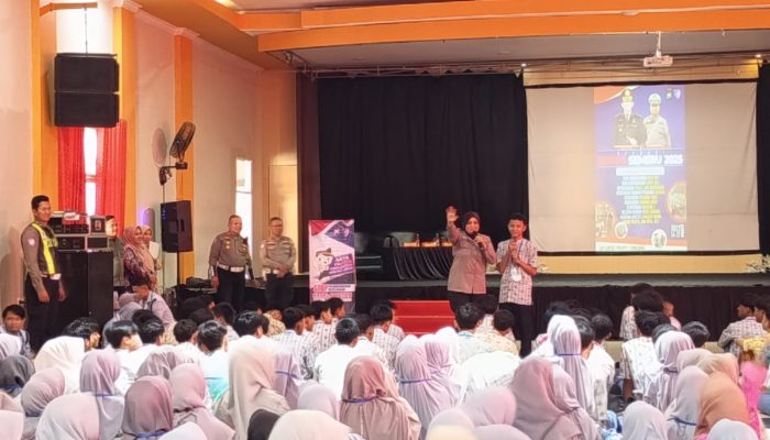 Satgas Preemtif Operasi Patuh Semeru Sosialisasikan Tertib Lalu Lintas di SMK Muhammadiyah Lumajang