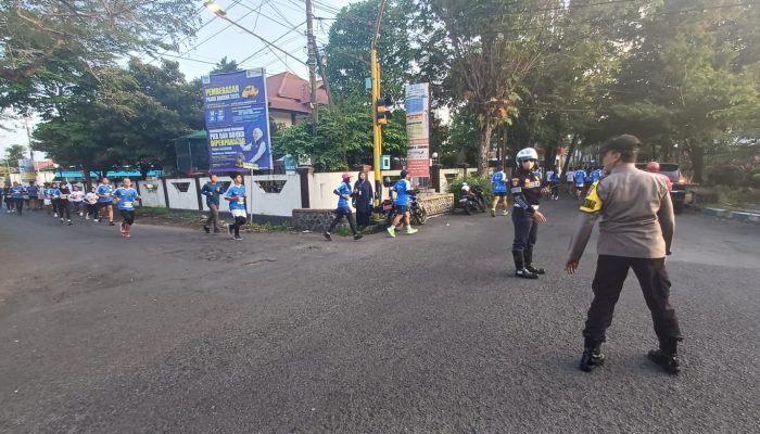 Polres Lumajang Amankan Lomba Lari Fun Run 2025 di Simpang Empat Samsat