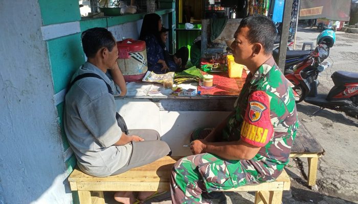 Jaga Kondusifitas Wilayah, Babinsa Koramil 0821-03 Senduro Proaktif Jalin Komsos Dengan Masyarakat