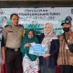 Foto: Pemdes Sumbermujur Kecamatan Candipuro, Lumajang, serahkan BLT DD kepada masyarakat penyandang disabilitas fisik, lansia renta, serta lansia yang sakit dan tidak mampu bekerja
