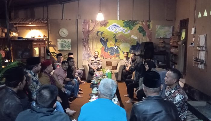 Jagongan Kamtibmas, Kapolres Lumajang Tatap Muka dengan Para Kades se-Kecamatan Senduro