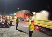 Antisipasi Kemacetan Proyek Jembatan, Satlantas Polres Lumajang Lakukan Pengaturan Arus Lalu Lintas di Klakah