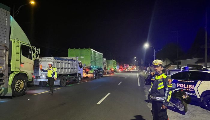 Antisipasi Kemacetan, Satlantas Polres Lumajang Atur Arus Lalu Lintas di Klakah