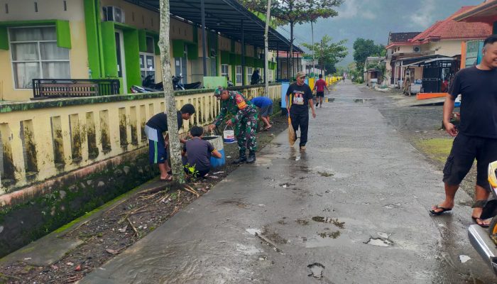 Gotong Royong Babinsa dan Warga Tempursari Warnai Semangat Kemerdekaan RI ke-80