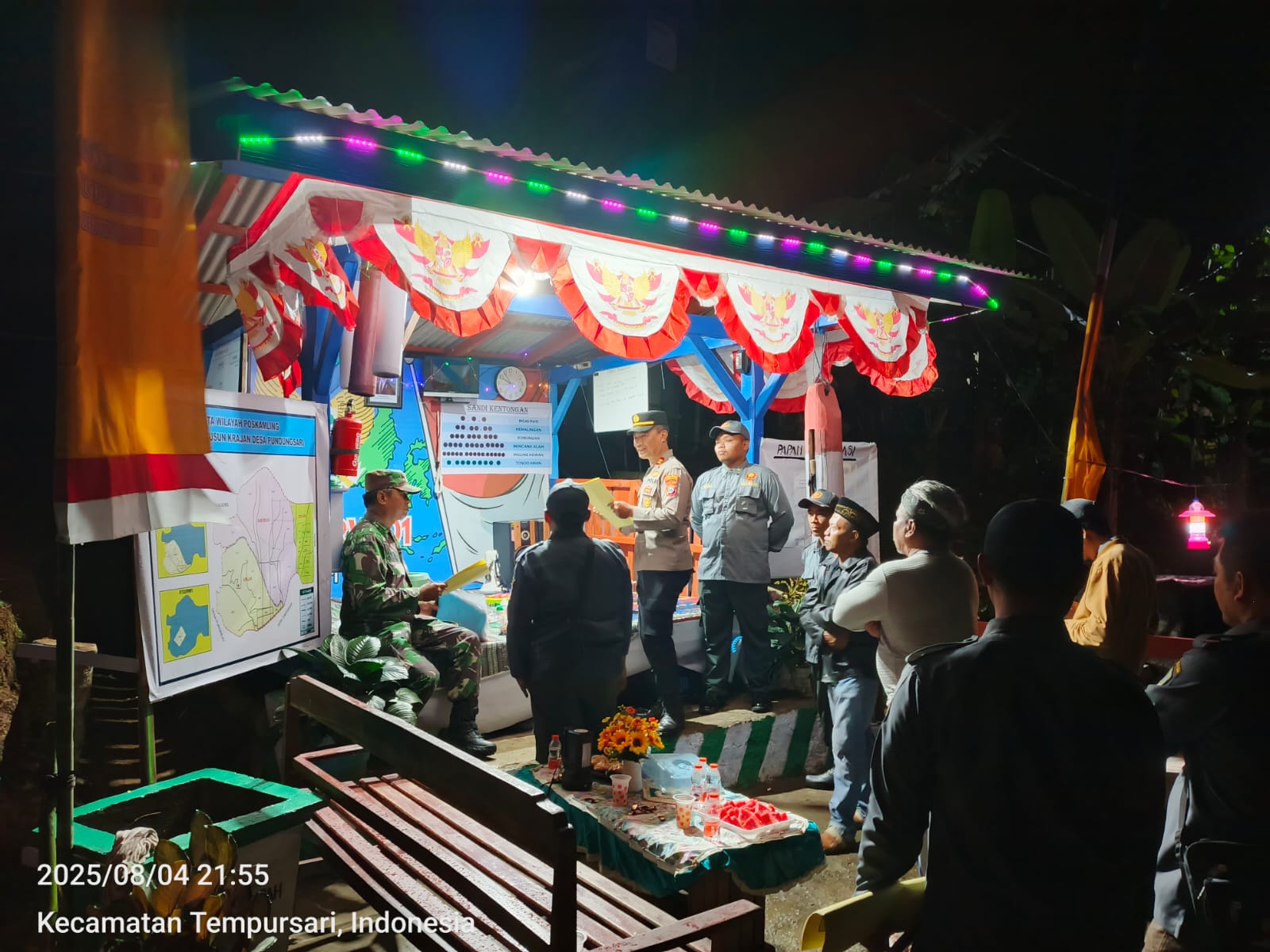 Foto: Polsek Tempursari bersama Forkompinca Lakukan Penilaian Lomba Siskamling di Dua Desa