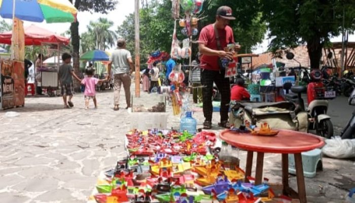 Pemkab Lumajang Pastikan Rehabilitasi Alun-Alun Kota Tidak Mengganggu Aktivitas Para PKL