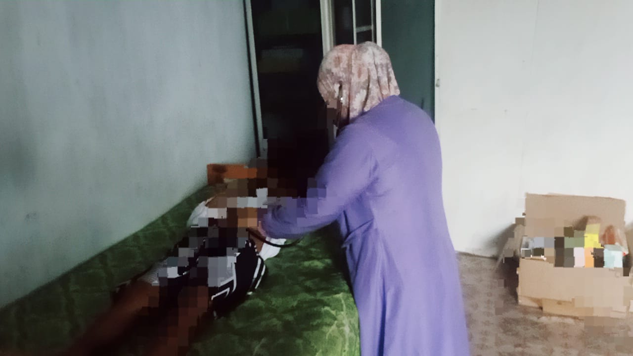Foto: Siswa saat diperiksa di layanan kesehatan terdekat