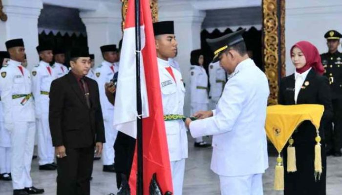 Bupati Sumenep Kukuhkan Pasukan Paskibraka HUT RI ke-80