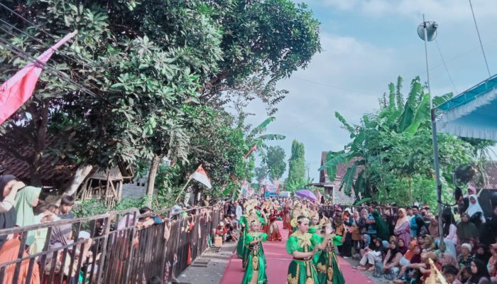 Foto: Pawai Karnaval Desa Tempeh Kidul Bentuk Semangat Kebangsaan Dan Pererat Tali silaturahmi