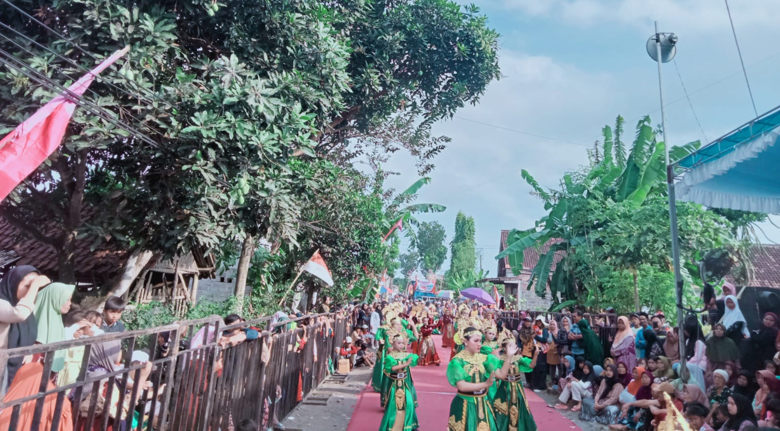 Foto: Pawai Karnaval Desa Tempeh Kidul Bentuk Semangat Kebangsaan Dan Pererat Tali silaturahmi