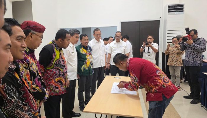 Resmi, 11 PR Sumenep Terima NPPBKC, Diharapkan Bisa Tekan Rokok Ilegal dan Mampu Ciptakan Ikon Rokok Khas Madura