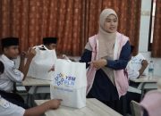 Rayakan HLN ke-80, PLN UP3 Madura Dukung Pendidikan SRMP 29 Pamekasan Melalui Bantuan Alat Tulis