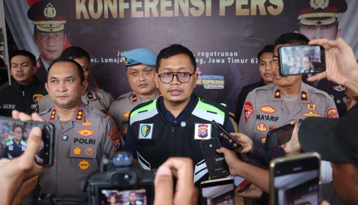 Polres Lumajang konferensi pers hasil otopsi meninggalnya tersangka di rumkit bhayangkara lumajang