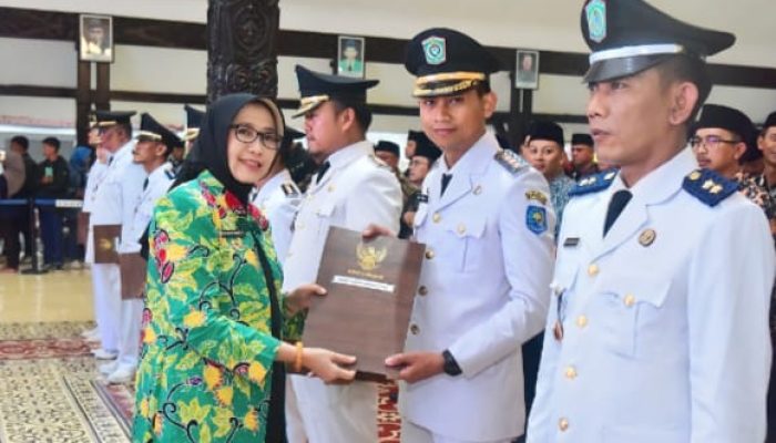 FOTO: Indah Amperawati (Bunda Indah), pada acara pelantikan 191 pejabat di lingkungan Pemerintah Kabupaten Lumajang