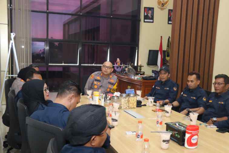 FOTO: AJS Tengah Bersilaturahmi dengan Kapolres Sumenep, AKBP Rivanda, S.I.K.