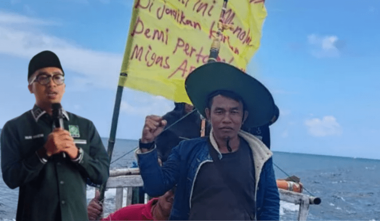 KOLASE FOTO: Nur Faizin, Anggota DPRD Jatim Fraksi PKB Dapil Madura dan Aksi penolakan terhadap rencana eksplorasi migas PT. KEI di wilayah Offshore