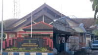 KOLASE FOTO: Kantor DPUTR Kabupaten Sumenep, dua unit Rumah Dinas (Rumdin) tengah direnovasi