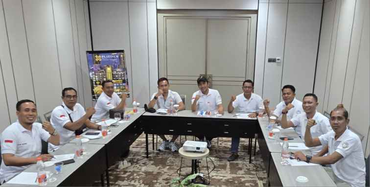 FOTO: AJS hari Pertama Rapat Kerja (Raker) di ruang pertemuan Rodium 6, Lantai 18, Hotel Platinum Tunjungan Plaza Surabaya.