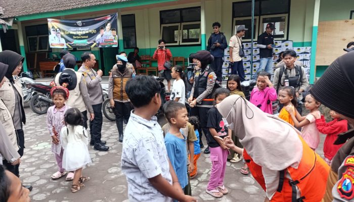 Polres Lumajang Lakukan Trauma Healing, Anak-Anak Pengungsi Semeru Kembali Ceria