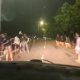 FOTO: Aksi Balap Liar di SMAN I Lenteng segerombolan pemuda memadati dua sisi ruas jalan sepanjang 1 kilometer