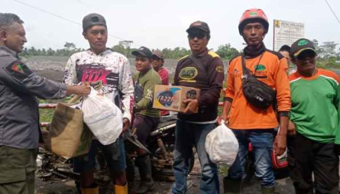 RAPI 13 11 Kabupaten Lumajang Salurkan Bantuan Bahan Pokok Dampak Banjir Lahar Semeru Di Dusun Kajang Kosong