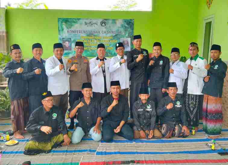 FOTO: Sejumlah pengurus usai dikukuhkan dan lantik Rayon serta Konferensi PAC Pagar Nusa Bluto