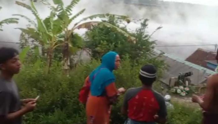 Banjir Lahar Panas Semeru Terjang Dua Dusun di Lumajang, Warga Mengungsi ke Daerah Aman