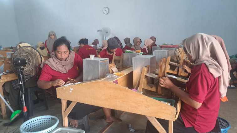 FOTO: Salah satu Perusahaan Rokok Produktif yang dilakukan pembatasan pita cukai di Sumenep