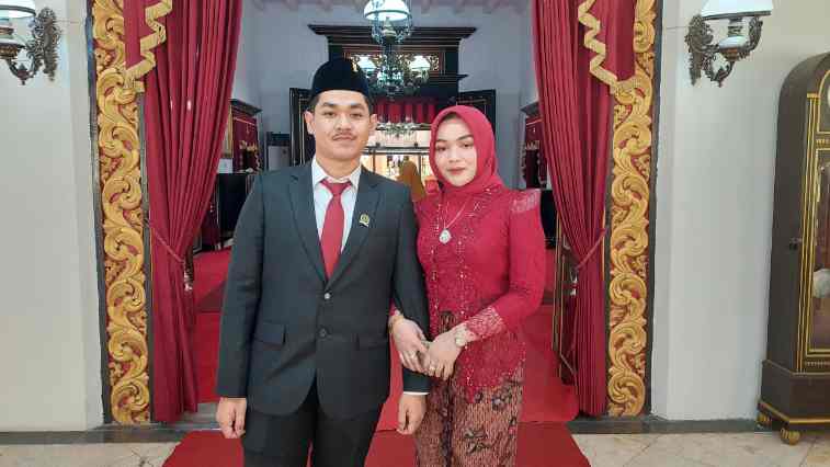 FOTO: Eka Bhagas Nur Ardiansyah, Anggota DPRD Sumenep, bersama istri.