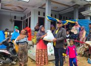 Sepuluh Rumah Warga di Pasean Ambruk, Ketua DPRD Pamekasan Tinjau Lokasi dan Salurkan Sembako