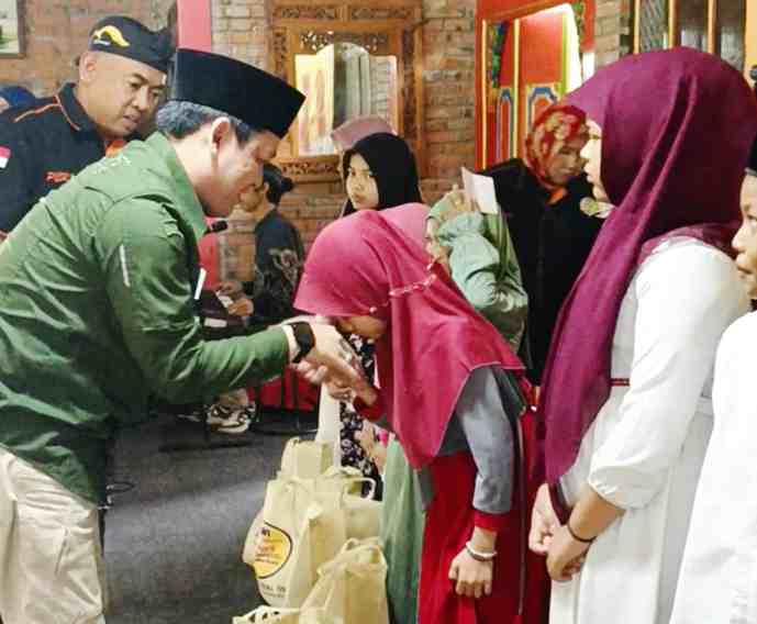 Memperingati HPN 2026, Ikatan Wartawan Lumajang (IWL)Menggelar Santunan Anak Yatim Dan Kaum Duafa Di Pendopo Kebonagung