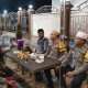 Anggota Polsek Kunir melaksanakan pengamanan (PAM) Salat Tarawih di Masjid Jami’ Al Hikmah