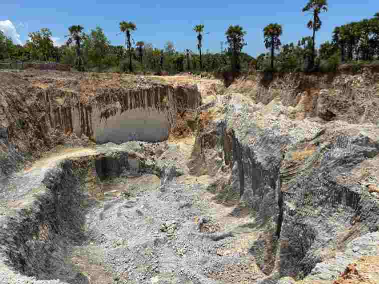 Lahan tambang ilegal H. Maher kedalaman hingga puluhan meter