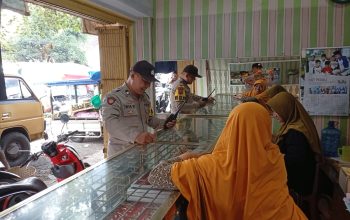 Polsek Kunir Intensifkan Patroli Pasar Kunir Lor, Antisipasi 3C Selama Ramadhan 4 Polsek Kunir Lumajang