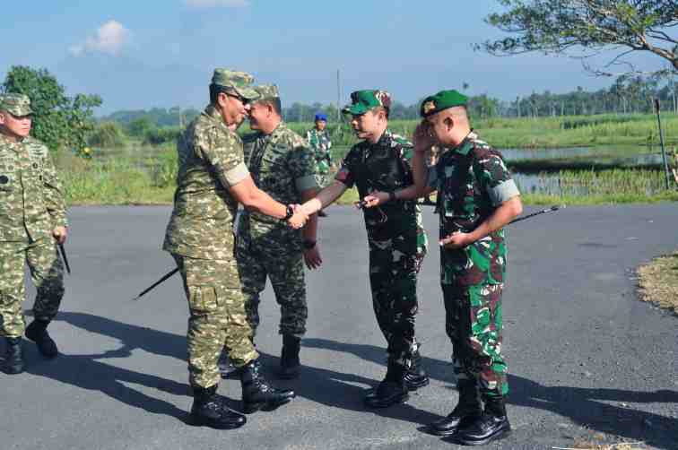 Dandim 0821 Lumajang Hadiri Peninjauan Asops Panglima TNI pada Latihan Air to Ground Pesawat Super Tucano di AWR Pandanwangi