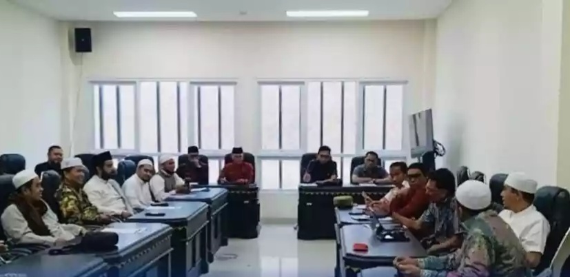 Pimpinan Dewan Perwakilan Rakyat Daerah Kabupaten Sumenep menggelar rapat audiensi bersama jajaran ulama dan habaib yang tergabung dalam Gerakan Umat Islam Sumenep (GUISS Bersatu)