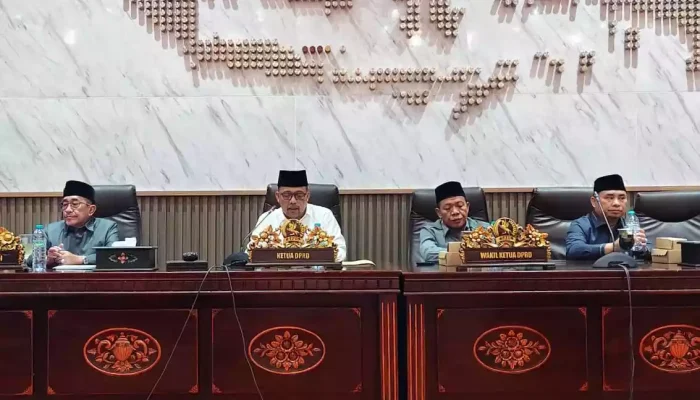 Pandangan Fraksi Warnai Pembahasan Tiga Raperda di DPRD Sumenep