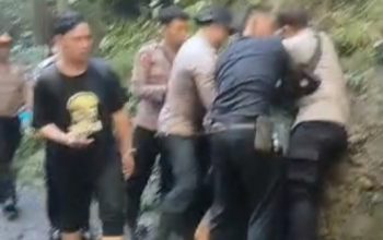 jajaran Polres Lumajang Bersama Polsek Pronojiwo Amankan 4 orang Diduga Tarik Tiket elegal