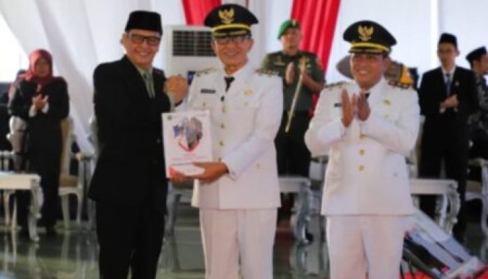 DPRD Pamekasan Gelar Paripurna Sertijab, Kholilurrahman-Sukriyanto Siap Jalankan Amanah Lima Tahun ke Depan