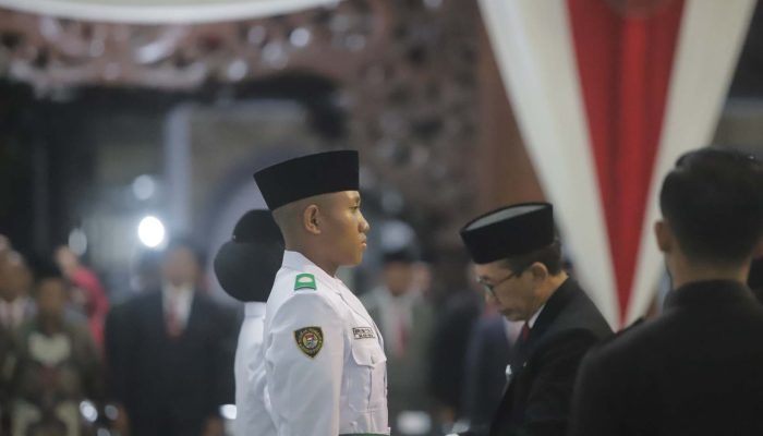 Bupati Pamekasan Kukuhkan 74 Paskibraka 2025, Tekankan Tugas Mulia dan Semangat Cinta Tanah Air