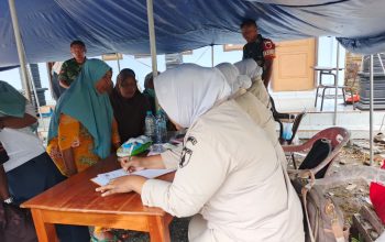 Peduli Kesehatan Masyarakat, Babinsa Supiturang Dampingi Yankes Polkes 05.09.02 Lumajang