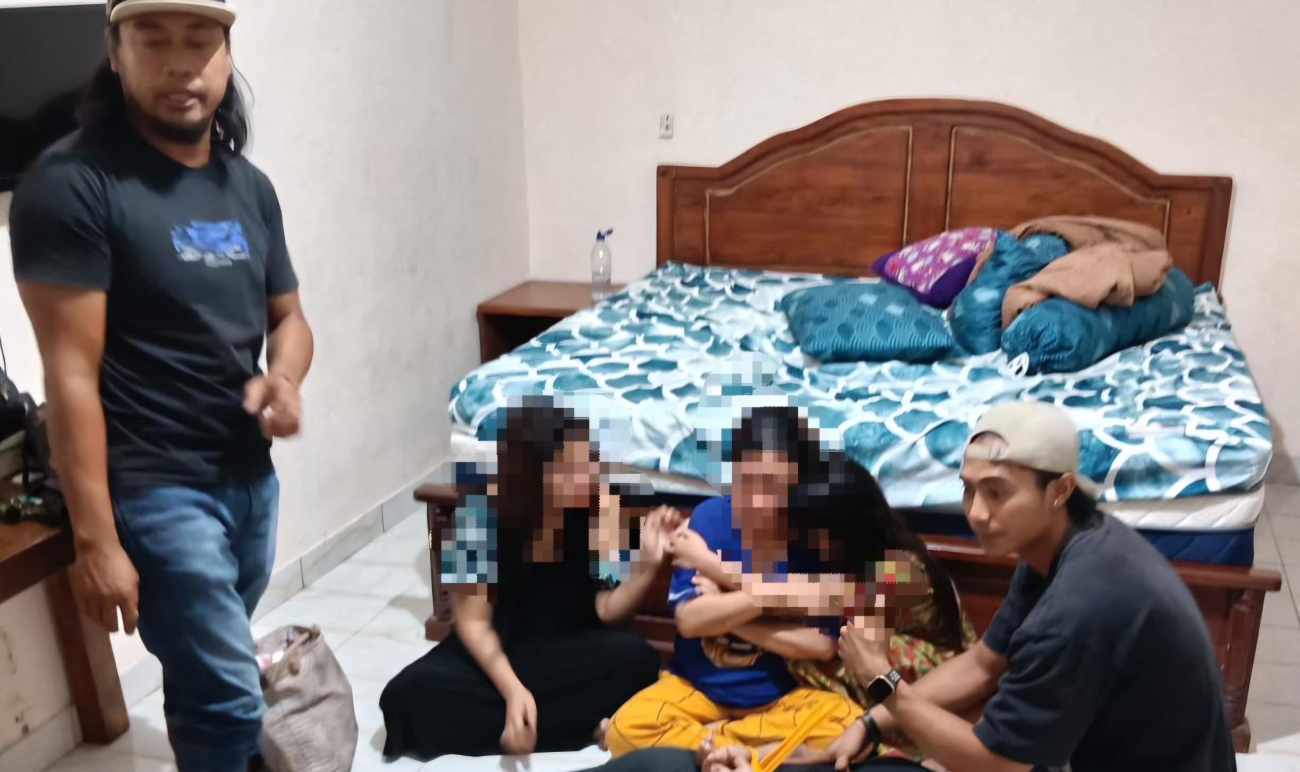 Dua Terduga Pelaku Pencuri Emas Saat Ditangkap Satreskrim Polres Pamekasan