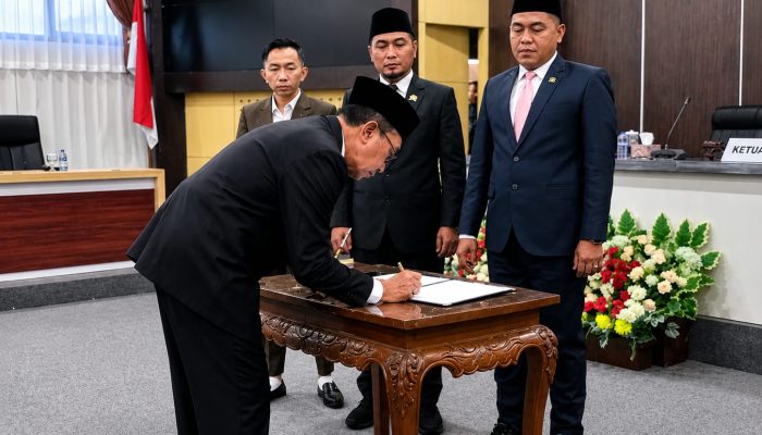 DPRD Pamekasan Serahkan Rekomendasi LKPJ 2025, Soroti Kemiskinan dan Pengangguran